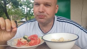 МУКБАНГ пельмешки и салат/ОБЖОР/завтрак/мокпанроссия/еда на камеру