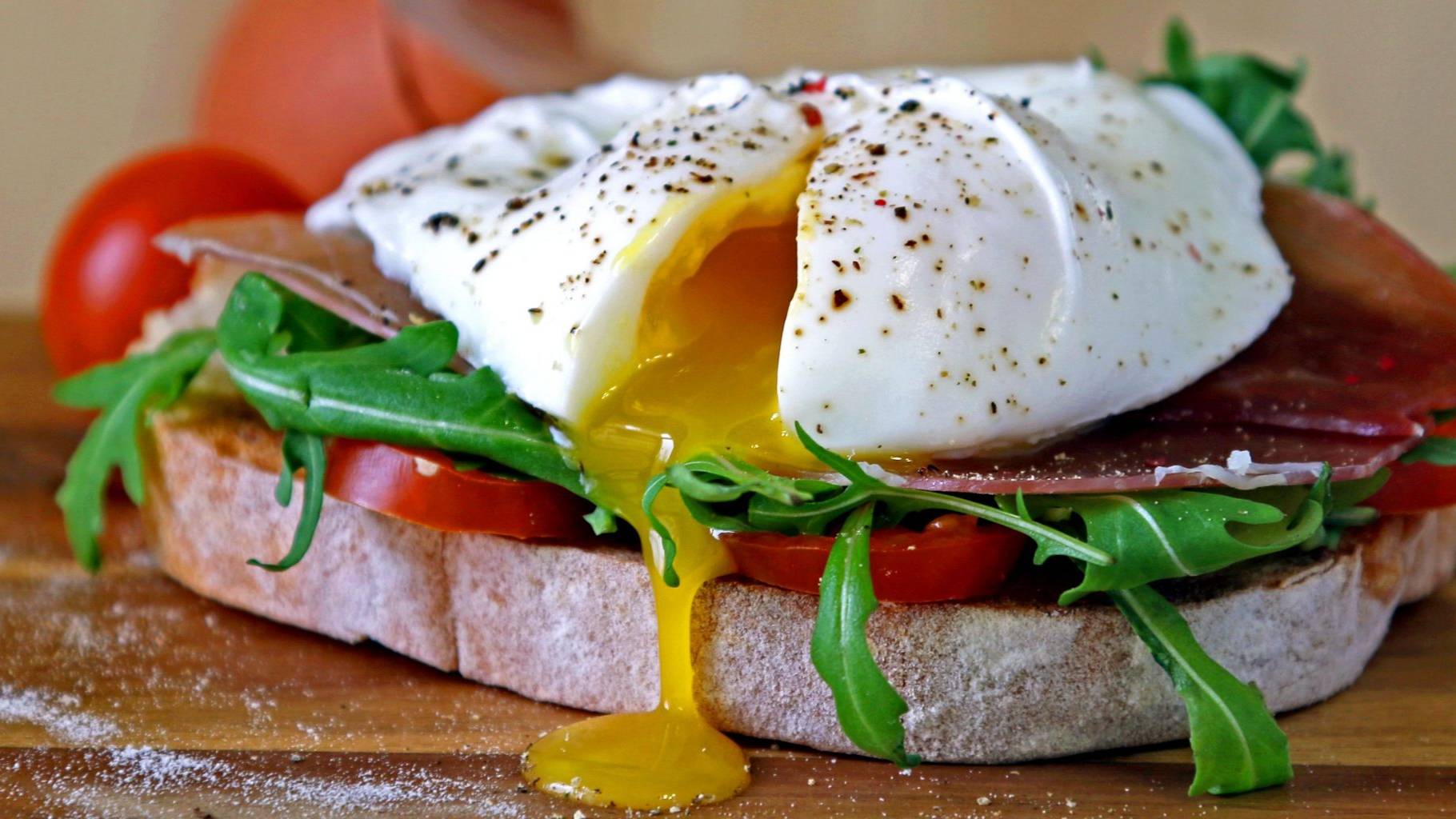 ЯЙЦО ПАШОТ ЗА 1,5 МИНУТЫ В МИКРОВОЛНОВКЕ. смотреть онлайн