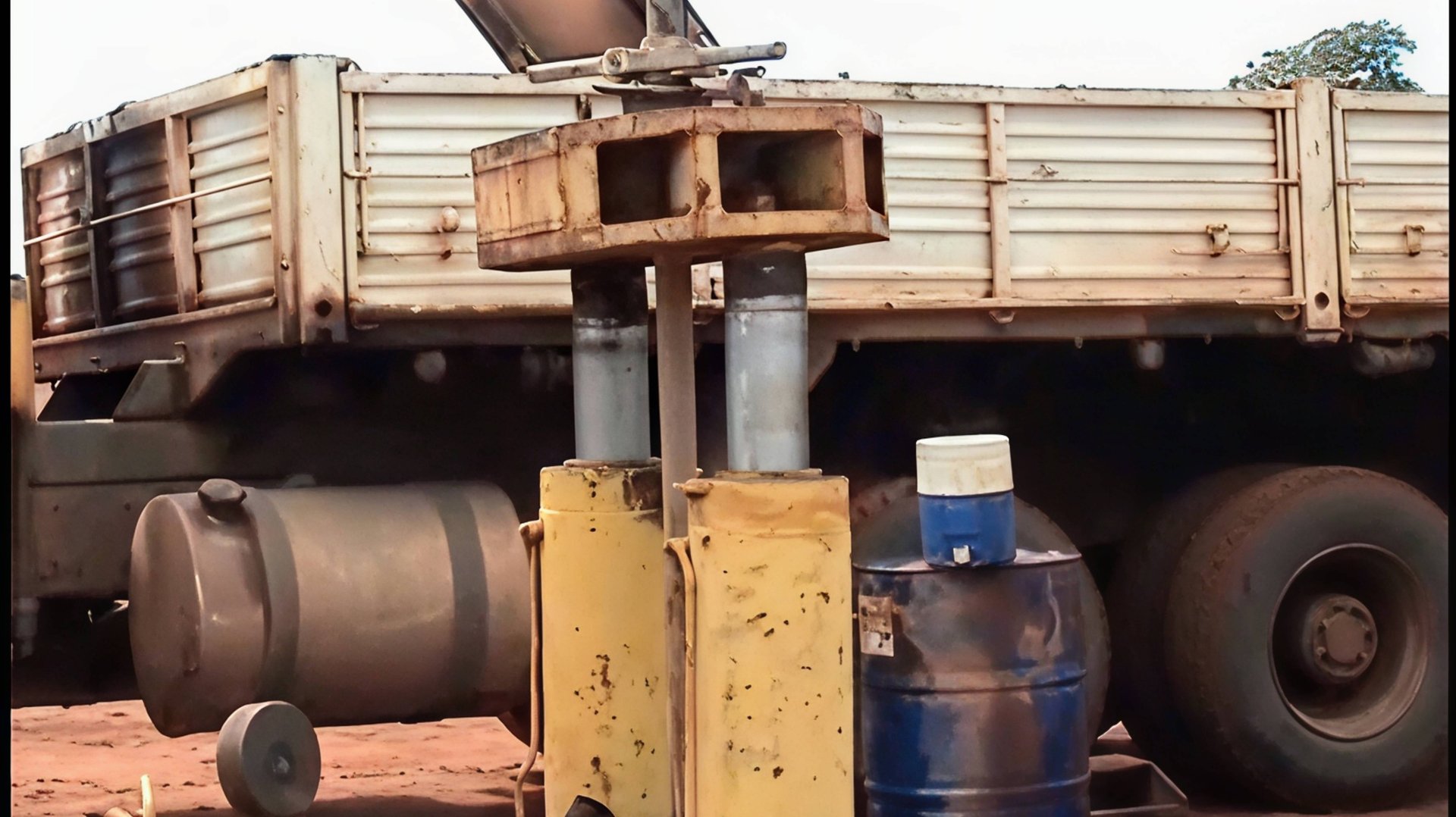 Ликвидация прихвата в скважине, при помощи мощного 200 тонного домкрата💪