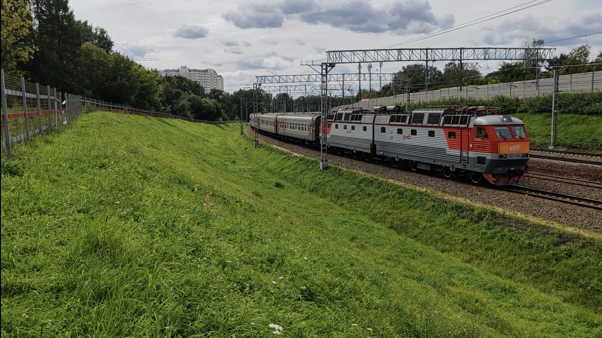 Новый маршрут! Электровоз ЧС7-063 с пассажирским поездом  Минеральные Воды - Москва.