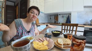 Мукбанг Вован опять показывает свой ХАРАКТЕР! ЕМ в гордом ОДИНОЧЕСТВЕ! Семейный обед в России