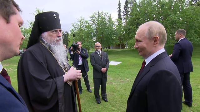 Возложение цветов к могилам советских воинов на военной базе Эльмендорф-Ричардсон смотреть онлайн