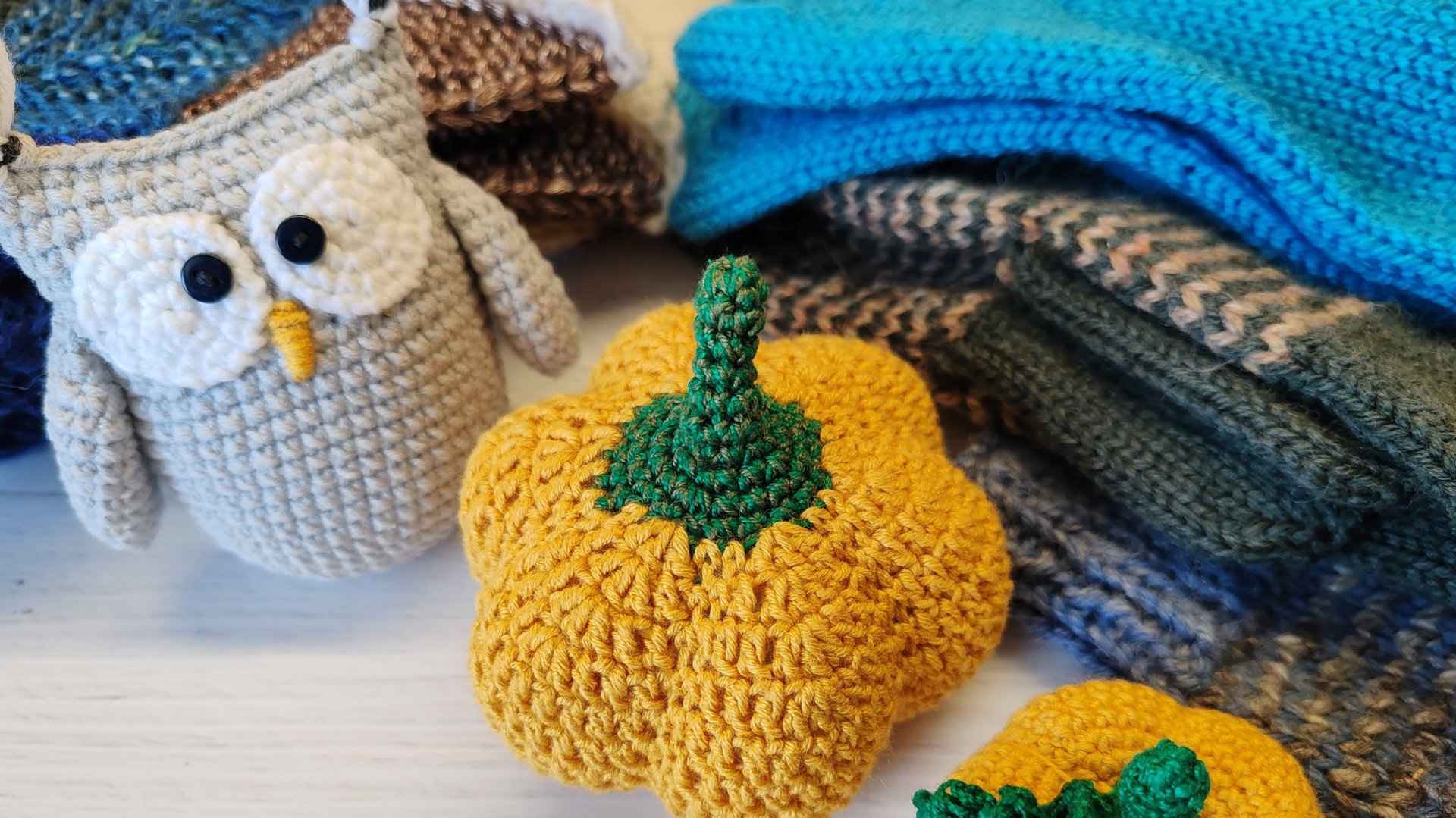 Остатки пряжи в дело. Август. смотреть онлайн