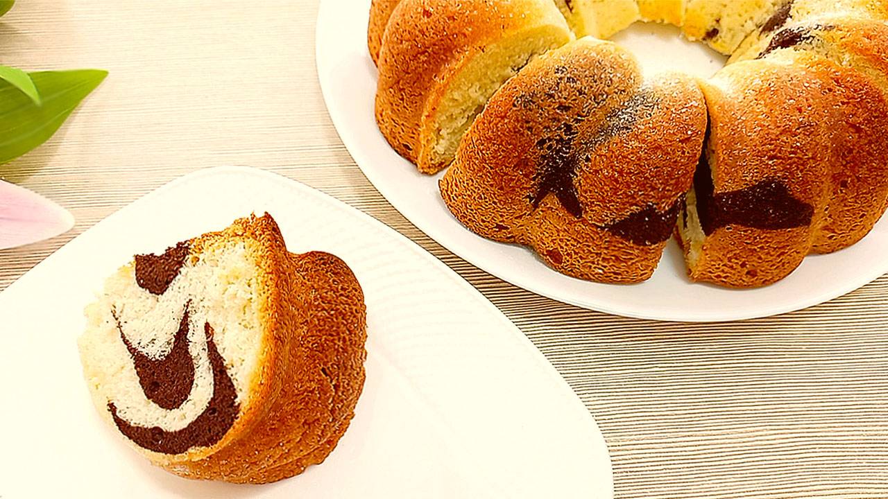 СУПЕР ЛЕГКИЙ ВАНИЛЬНО-ШОКОЛАДНЫЙ КЕКС! ГОТОВИМ ВМЕСТЕ ПРЯМО СЕЙЧАС! смотреть онлайн