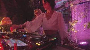 K_OXANA & AnnaWhite   2025 LIVE bar session at @DustyMunky    ORGANIC deep house summer DJ set