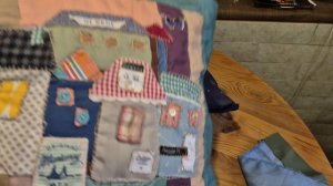 из остатков ткани аппликация. Домики.