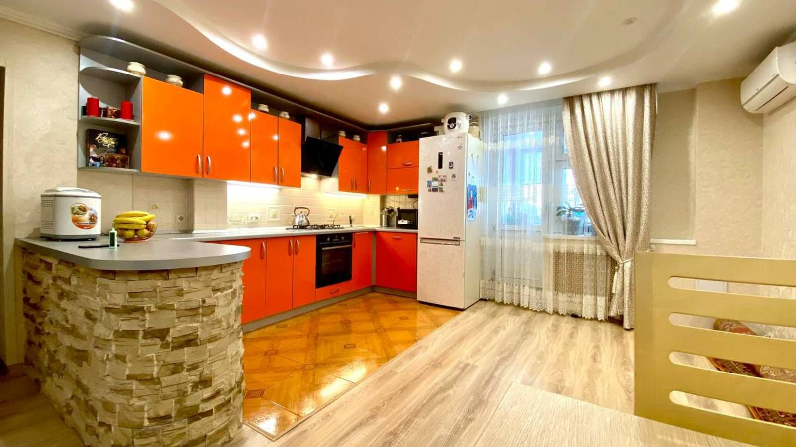 Продаётся уютная 2-комнатная квартира 57,9 м² в самом сердце Ново-Савиновского района смотреть онлайн