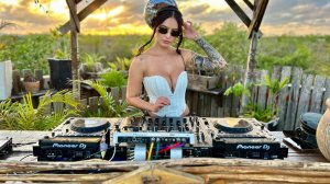 Luisa Gil | Techno Peak Time Sunset Mix