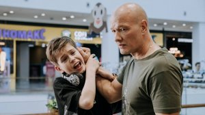 Лысый нянь - Трейлер