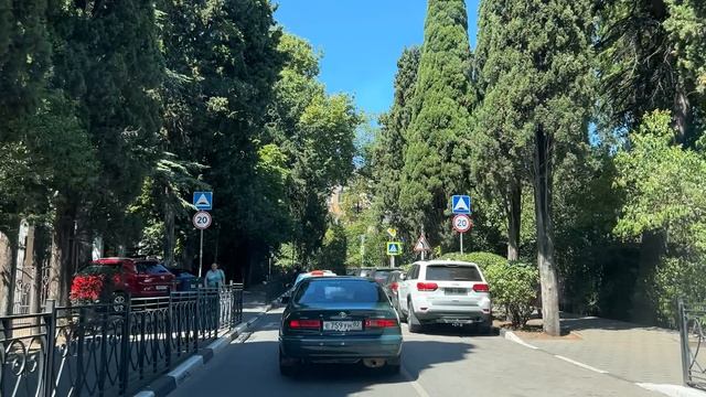 Ялта. Севастопольская, Боткинская улицами, до поворота на ул.Кирова. 09.08.25. Крым. Crimea. Yalta. смотреть онлайн