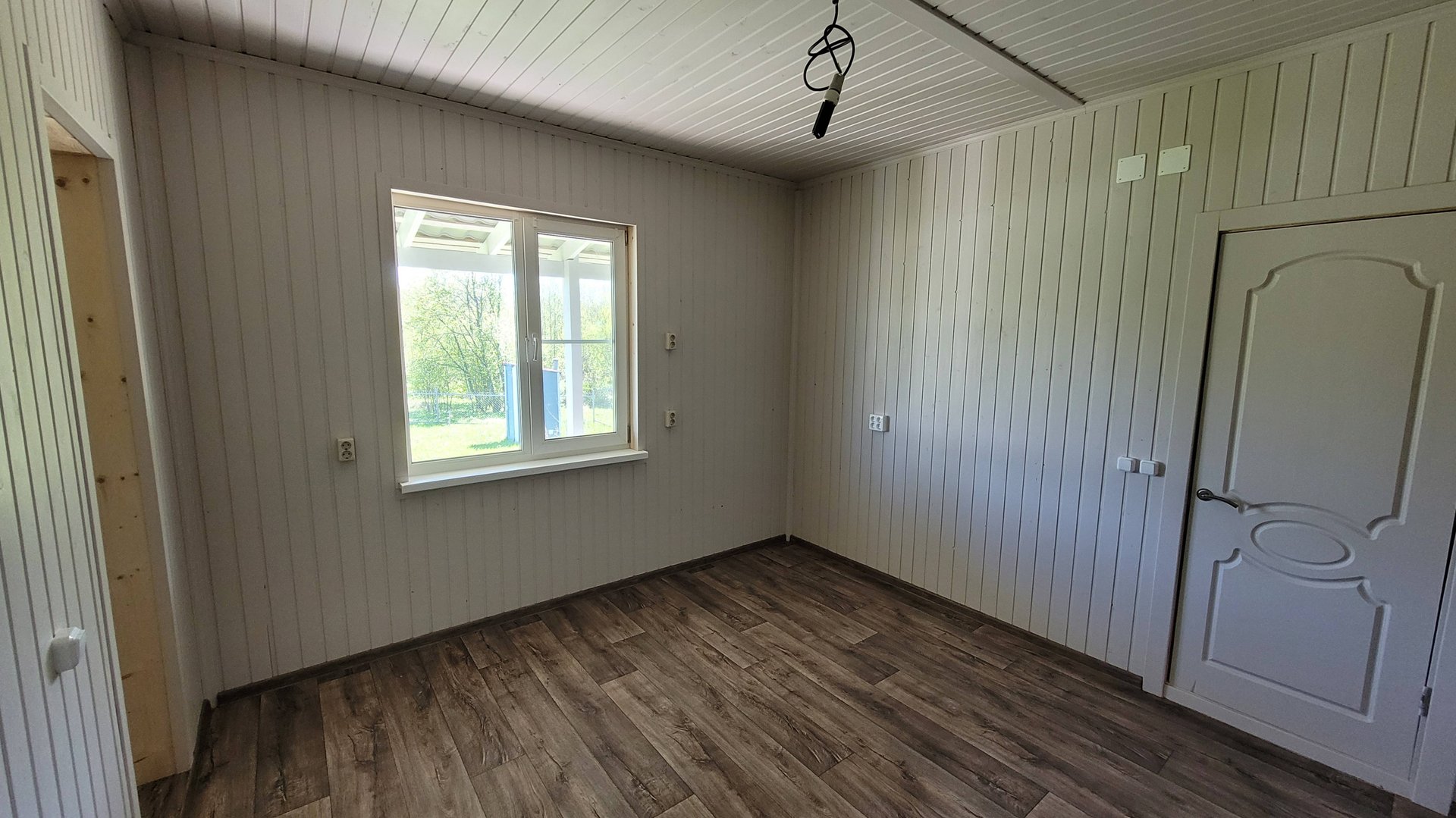 Отделка комнаты вагонкой.