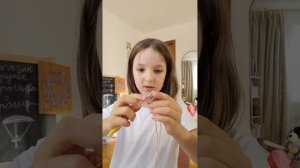 Как связать крючком фенечку из ниток?