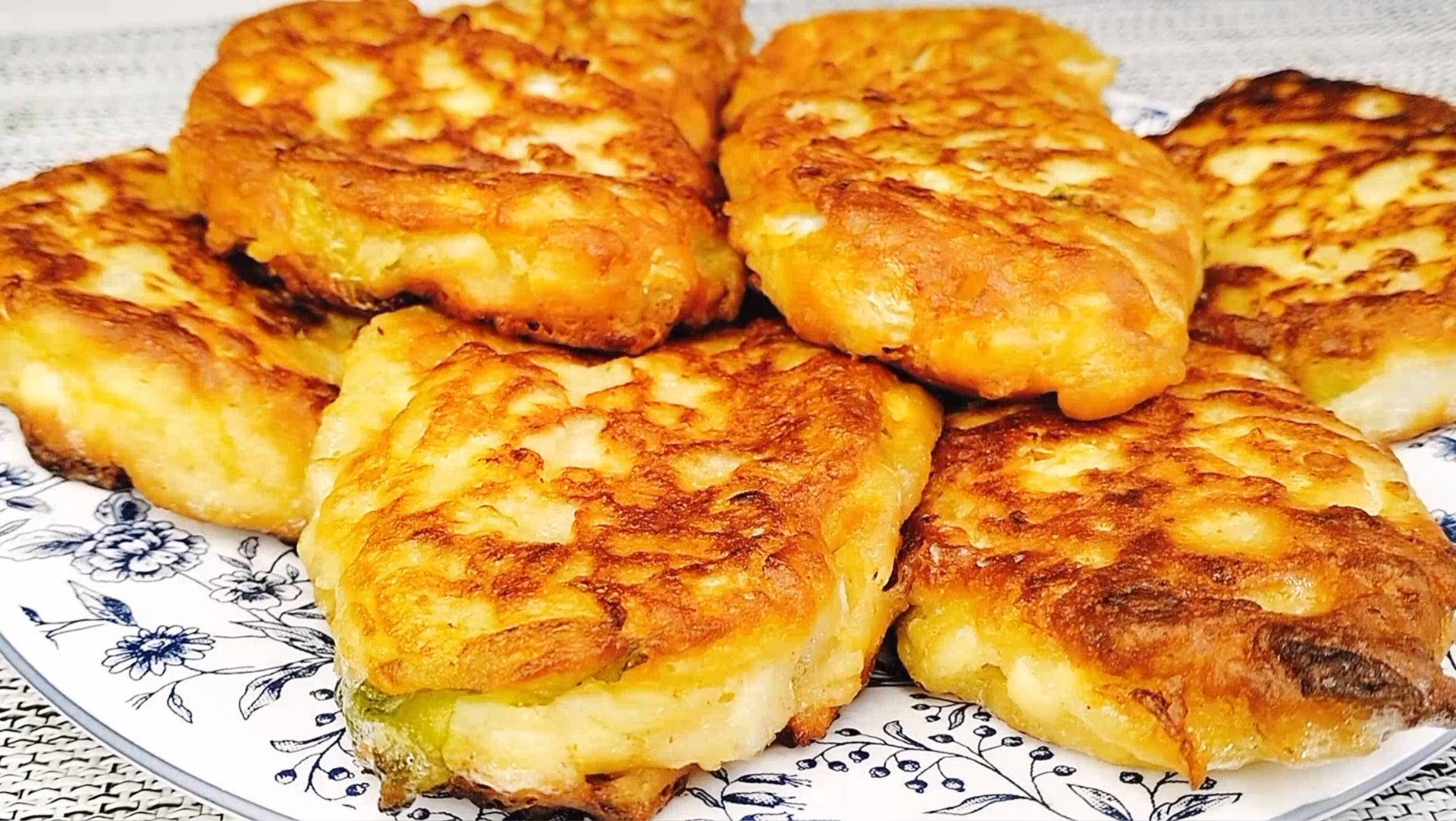 Ленивые пирожки с капустой на сковороде смотреть онлайн