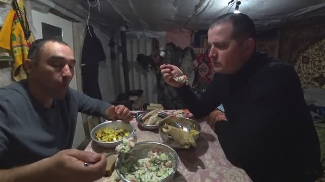 Готовим щуку на турбо-печке. Рыбалка на сети на заморном озере. Быт и жизнь в тайге. смотреть онлайн