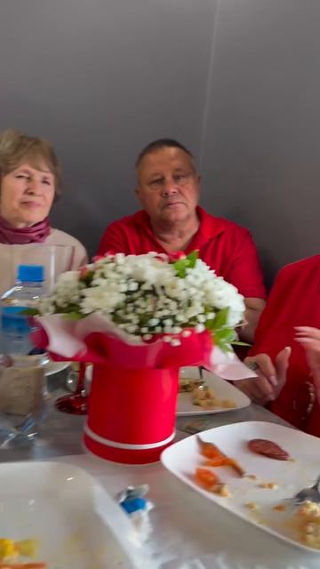 Хотелось что-то особенное подарить маме на юбилей! И мне кажется все получилось, до слез😍