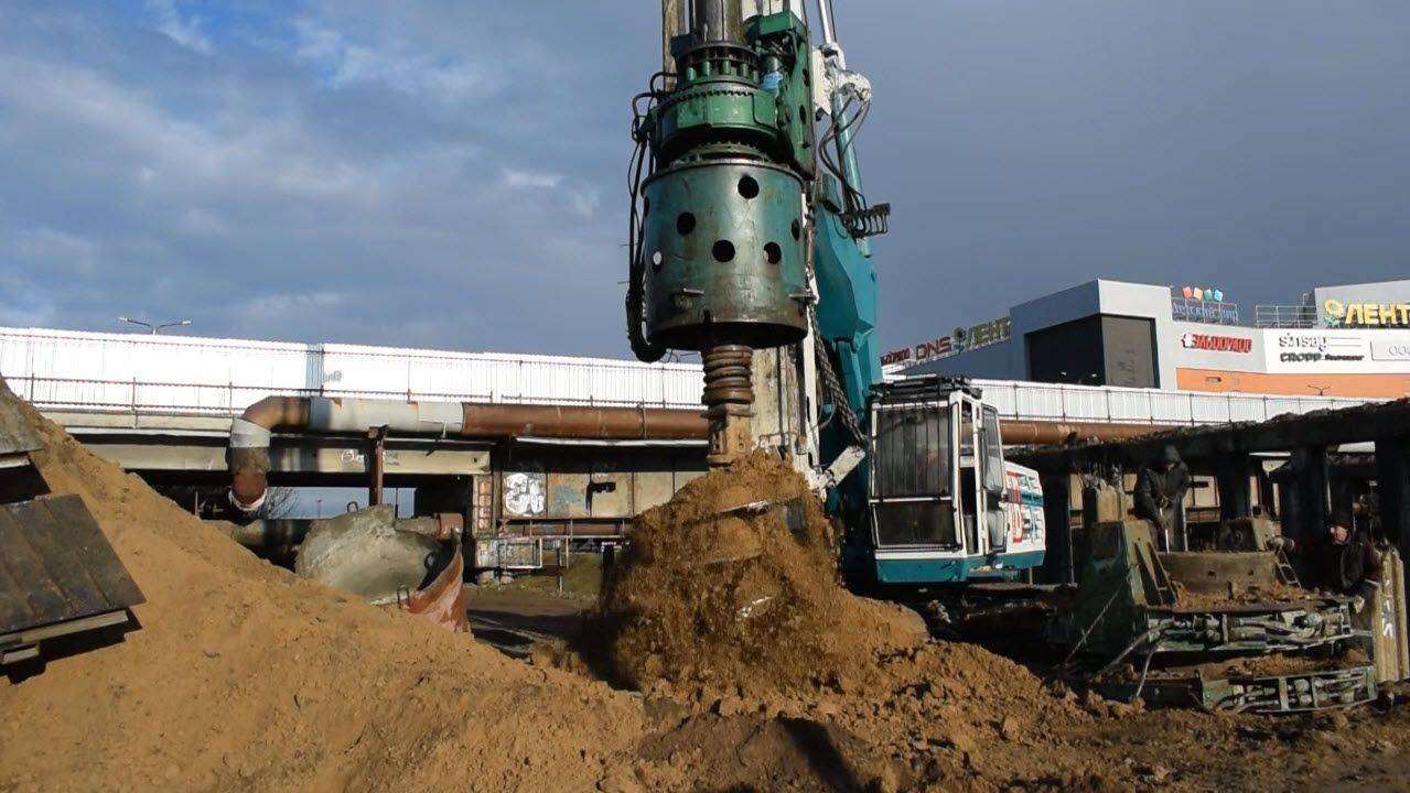 Буровая установка Casagrande B250. Бурение в обсадной трубе. смотреть онлайн