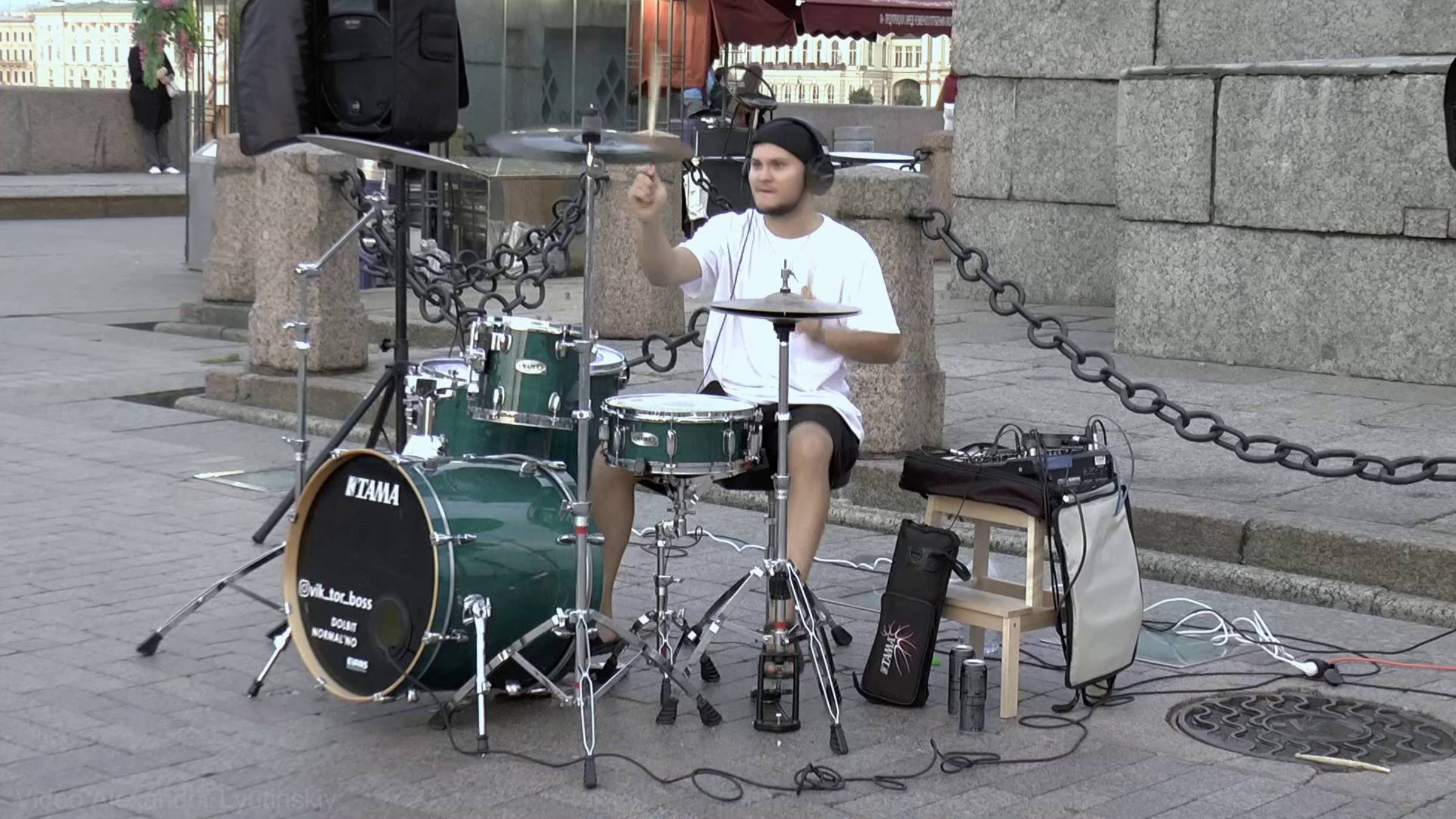 VikDrumLive. Видели ночь (Виктор Цой, гр. Кино) Барабанщик Витя зажигает на Стрелке В. О. (СПб) смотреть онлайн