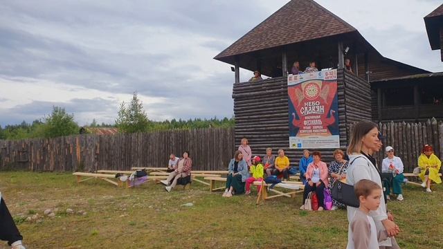 Русский хоровод. Фестиваль "Небо славян " Вологодская область. Ноги пустились в пляс. смотреть онлайн