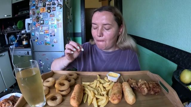 Картошка фри,корн дог, куриные крылышки, луковые кольца. Мукбанг смотреть онлайн