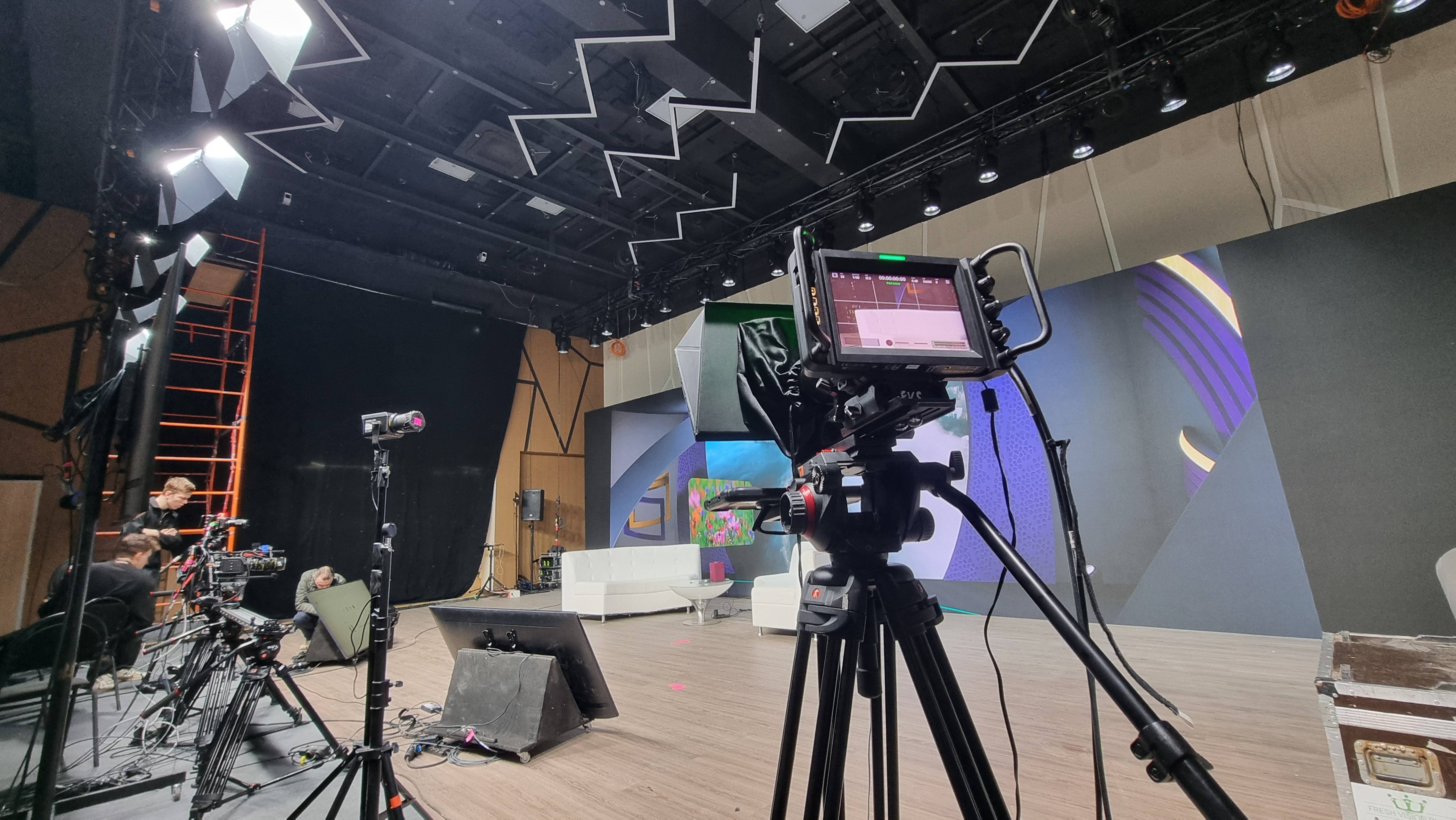 FVS HALL смотреть онлайн
