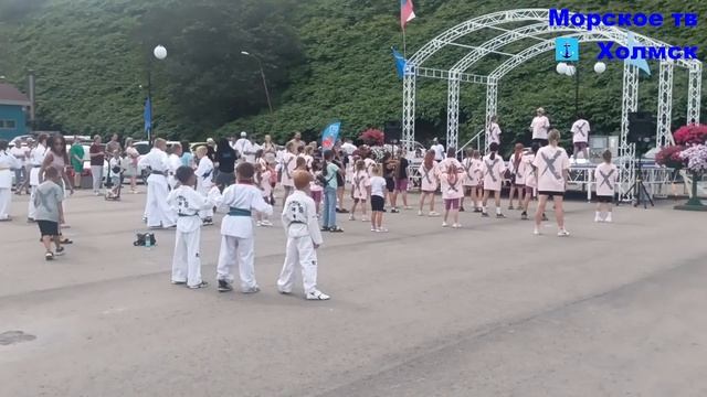 Общегородская зарядка и флешмоб в парке Гагарина города Холмск на 155-летие дня города Холмск. смотреть онлайн