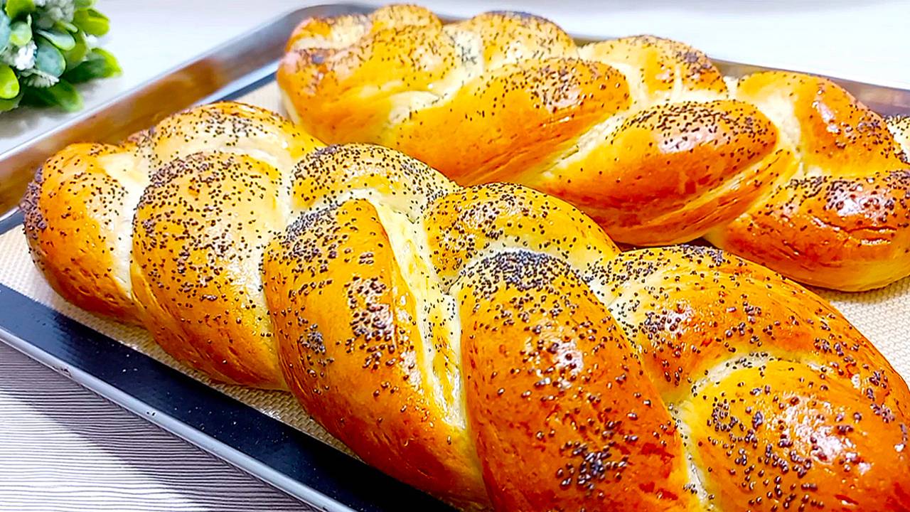 Пышный батон с маком на завтрак! Невероятно вкусный рецепт! смотреть онлайн