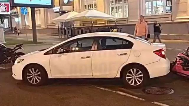 В Минске автомобилист устроил ДТП с двумя мотоледи смотреть онлайн