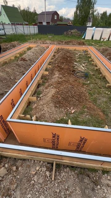 ФУНДАМЕНТ ЛЕНТА НЕСЪЁМНАЯ ОПАЛУБКА СВОИМИ РУКАМИ / КАК ПОСТРОИТЬ ДОМ НЕ ДОРОГО СВОИМИ РУКАМИ смотреть онлайн