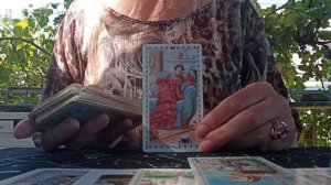 Мужчина на расстоянии. Есть ли перспективы? Расклад Таро