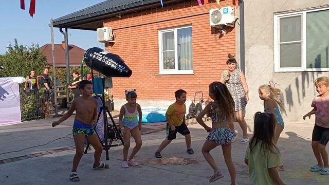 День рождения внучки. 17.08.25. Осторожно громкая музыка. смотреть онлайн