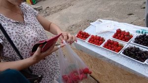 Чолпон-Ата Иссык-Куль, покупаем клубнику дешевую