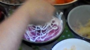 Готовим Новогодний салат...