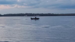 тестим лодку АВАНГАРД 4.4 ДС на спокойной воде