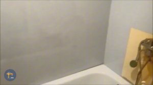 Как установить ПВХ самоклеящуюся плитку на стены в ванной своими руками