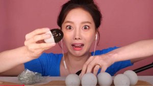 🔥🍲 Мукбанг и Mukbang : ДЕВУШКА пробует ТУХЛЫЕ УТИНЫЕ ЯЙЦА! 🥚🔥 А ты бы попробовал?