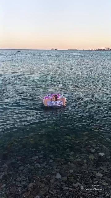 Кайфуем на пляже Алексино, город Новороссийск. смотреть онлайн