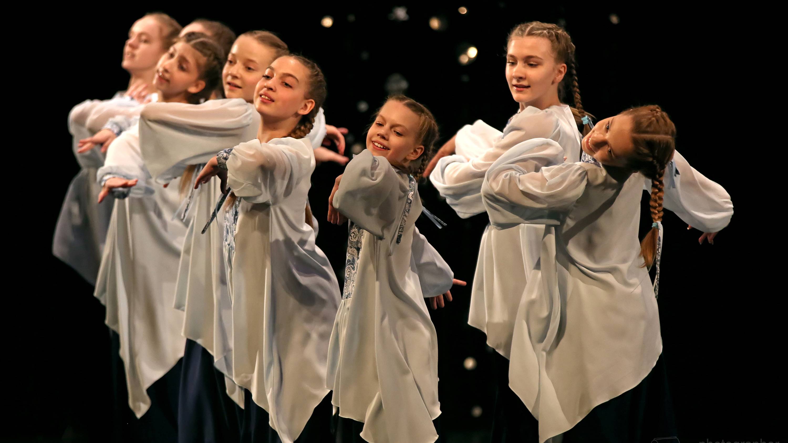 «Я ПРОШУ СОЛНЦА…», Ансамбль "Школьные годы". "I ASK FOR THE SUN...", Ensemble "School Years". смотреть онлайн