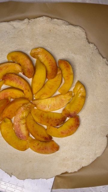 Творожная галета с персиками