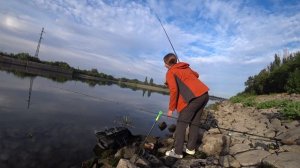 ОНИ УТАСКИВАЮТ УДОЧКИ,ТОЛЬКО УСПЕВАЙ ЛОВИТЬ. Рыбалка на поплавок