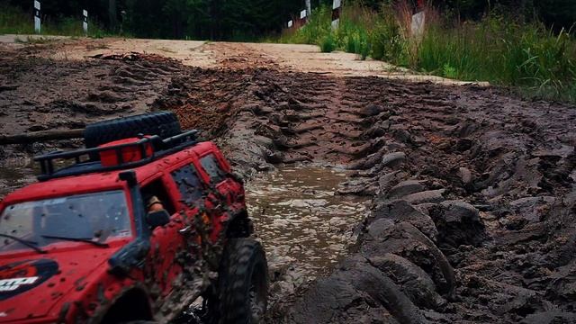 Не щадящие внедорожные возможности Crossrc SU4 4x4 смотреть онлайн