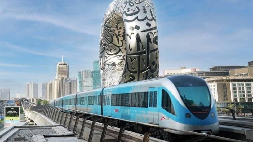 Адиэль в метро в Дубае. Первый вагон без водителя! смотреть онлайн