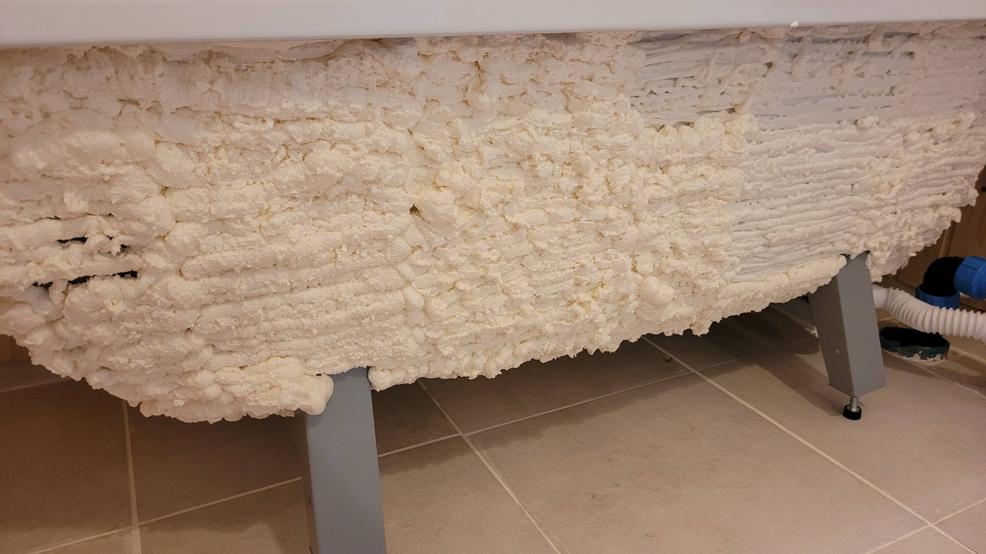 Утепление металлической Ванны монтажной пеной. Установка бойлера на каркасную стену. Каркасная баня.