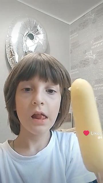 пробую мороженое с шариками