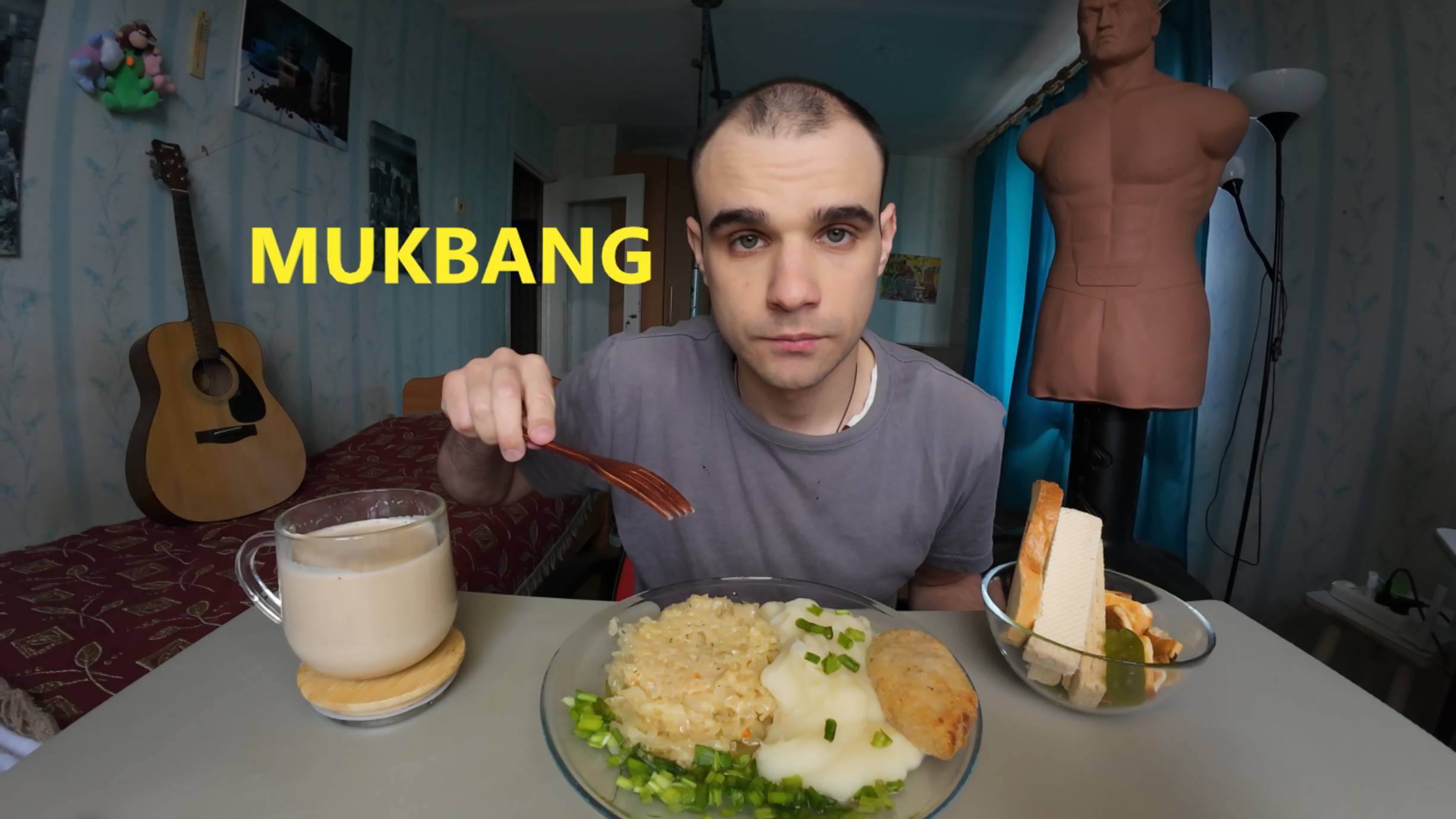 МУКБАНГ ПЮРЕ С КОТЛЕТОЙ КУРИНОЙ / КАПУСТА ТУШЕНАЯ / ПЕЧЕНЬЕ / ВАФЛИ / MUKBANG / АСМР смотреть онлайн