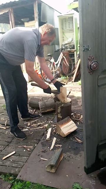 теперь дед колит дрова 🪵 смотреть онлайн