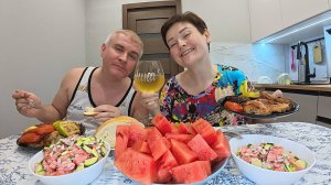 Мукбанг ОБМЫЛИ нашу новую КУХНЮ! ОТКРОВЕННЫЙ разговор на РАЗРЫВ ДУШИ) Семейный ужин в России
