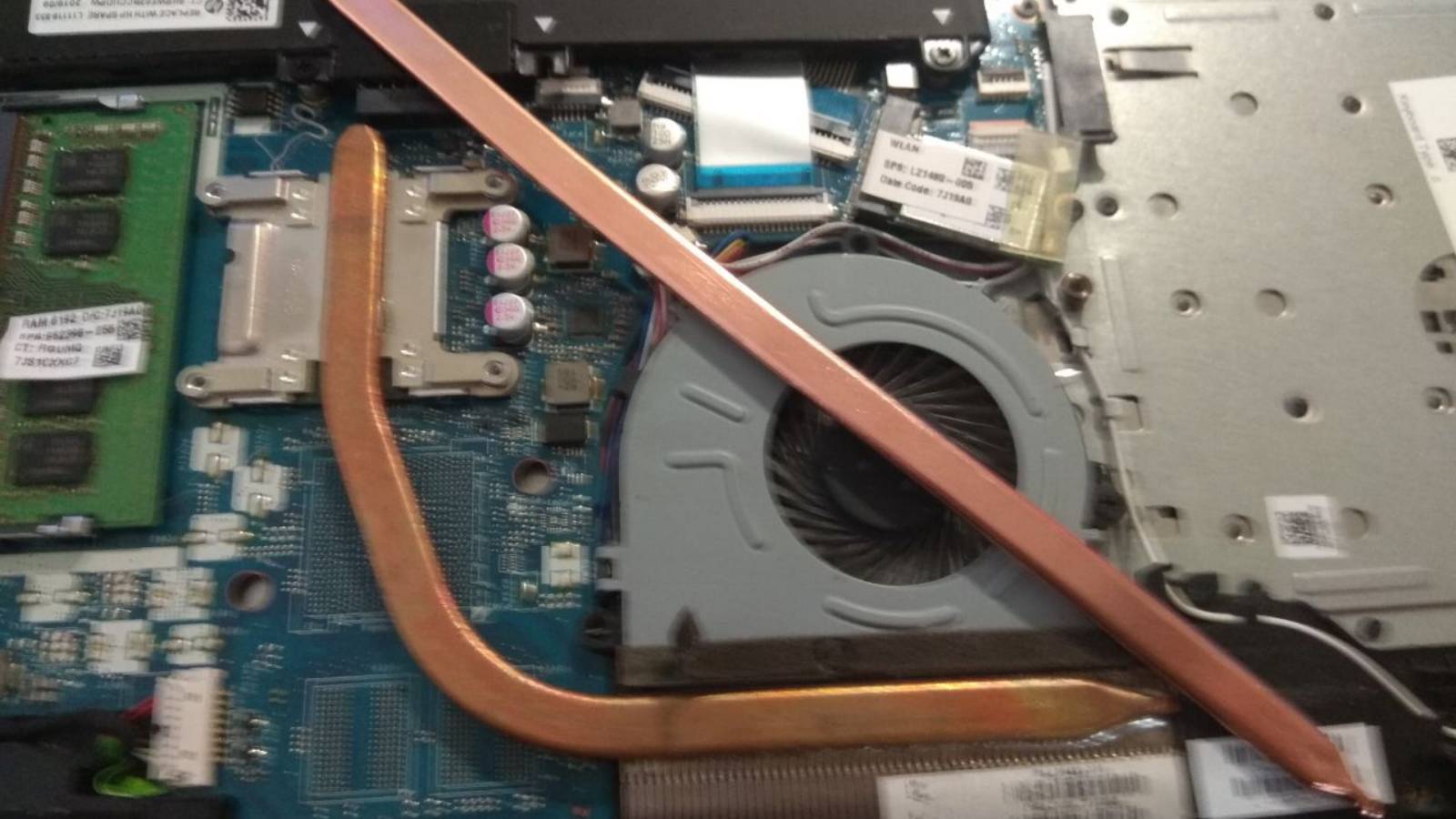 Сильно грелся ноутбук. Ремонт системы охлаждения. Замена тепловой трубки. смотреть онлайн