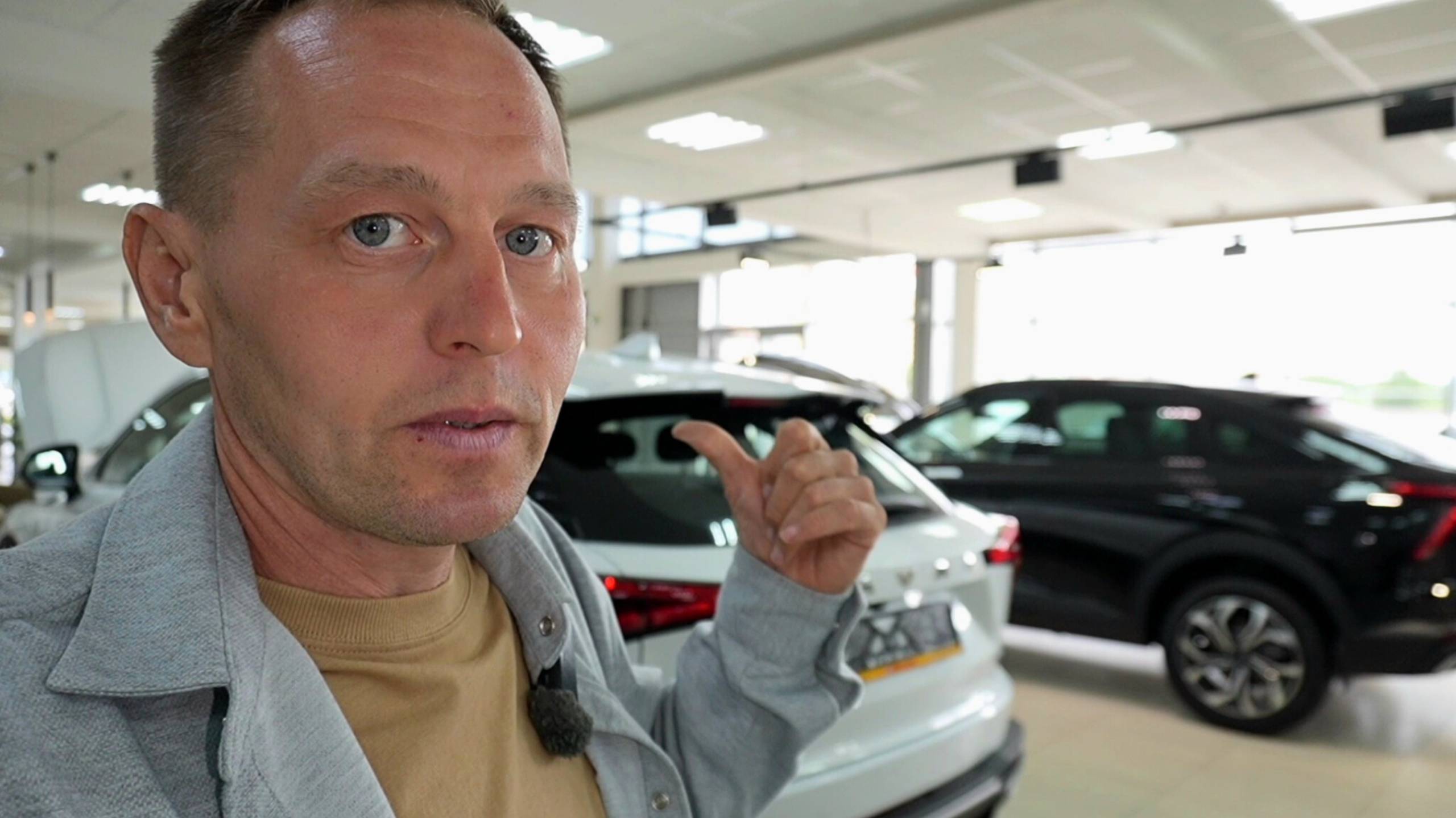 Сотрудник HAVAL напал на клиента. Съемка запрещена? Такого я давно не встречал смотреть онлайн