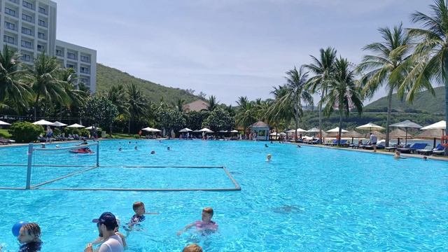 пляж отеля Vinpearl Resort & Spa Nha Trang Bay 5*. Вьетнам. Нячанг. смотреть онлайн