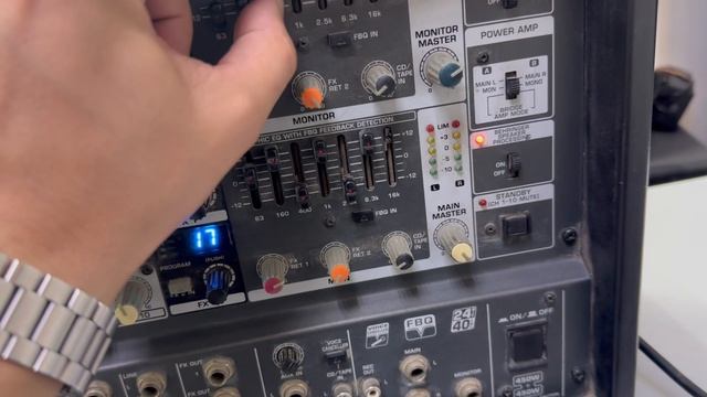 Микшер BEHRINGER смотреть онлайн